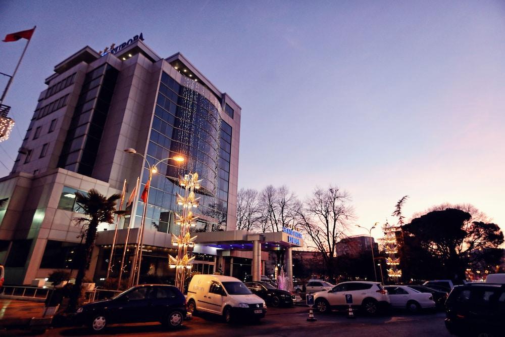 Grand Hotel Europa Shkoder Bagian luar foto