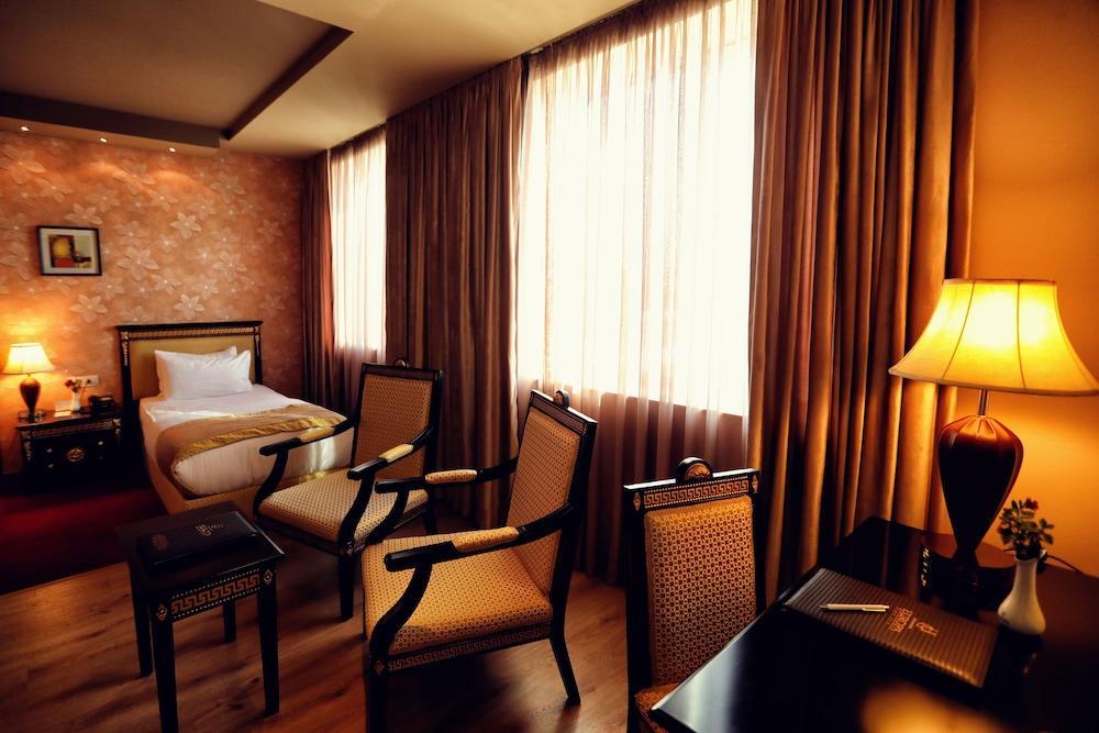 Grand Hotel Europa Shkoder Bagian luar foto