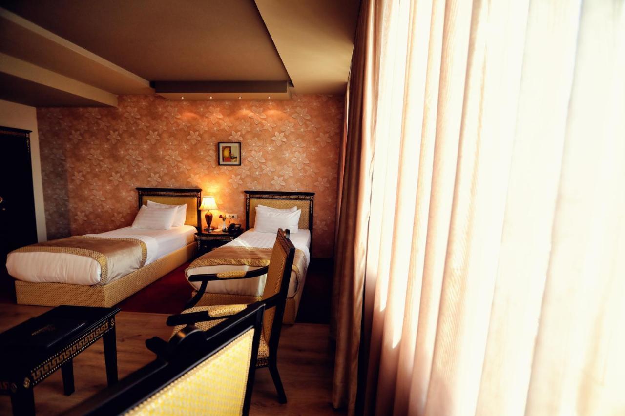Grand Hotel Europa Shkoder Bagian luar foto